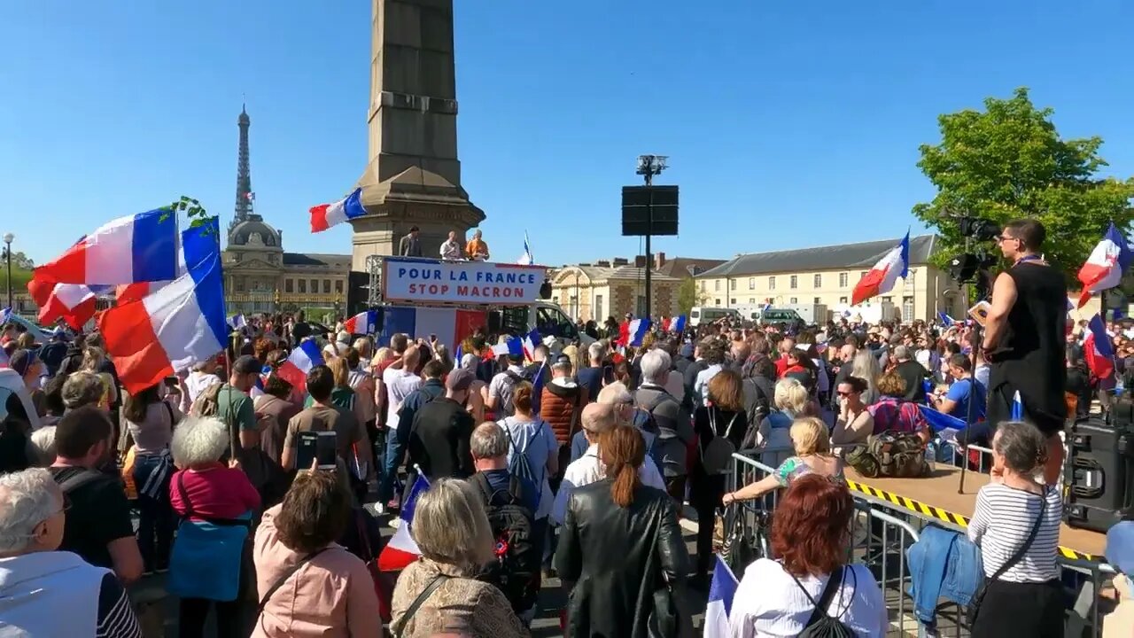 Manifestation anti Macron #MAM à la Place de Fontenoy à Paris le 16/04/2022 - Vidéo 11