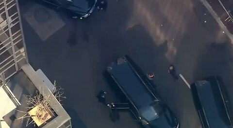 Former President Trump have arrived at Trump Towers in New York City and waves to his supporters