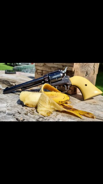 How to peel a banana 🍌🍌🍌