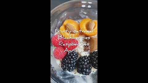 Fruit oatmeal: blackberries,raspberries & apricot