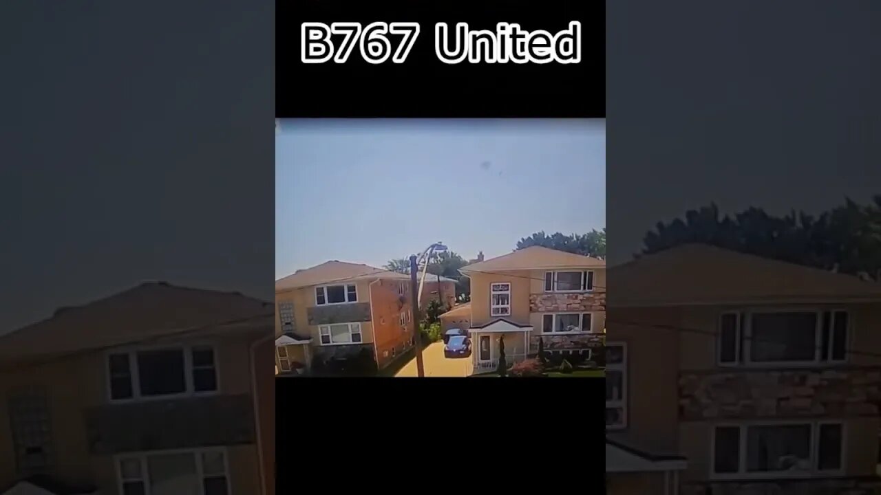 Watch #B767 United Airlines Escape Slide Fall On A House #Aviation #AeroArduino