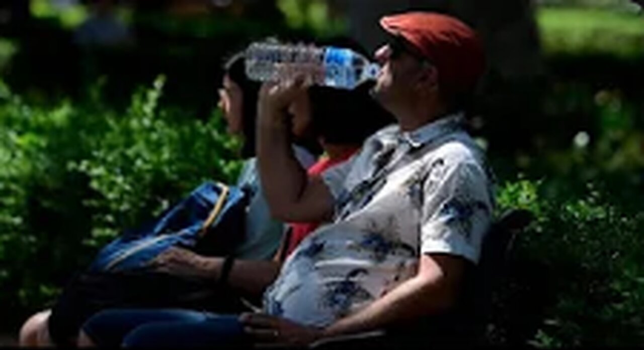 Spain braces for hottest ever April temperatures - BBC News