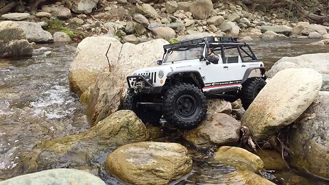 RC Exploration: SCX10 Takes On Water And Rocks In Boone, North Carolina