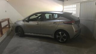 Aluguei um Nissan Leaf