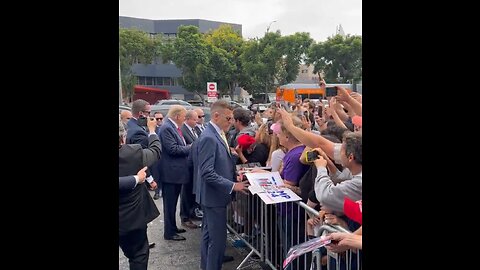 Trump Makes A Stop At Carvel To A HUGE Crowd in CA