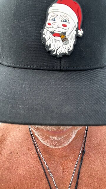 Happy Christmas in July! 🌴😎❤️🎅🏼 #promptings #sendoutcards #islandvibe