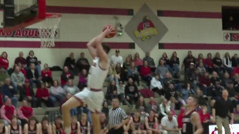 Shawano Hawks boys basketball wins thriller over New London