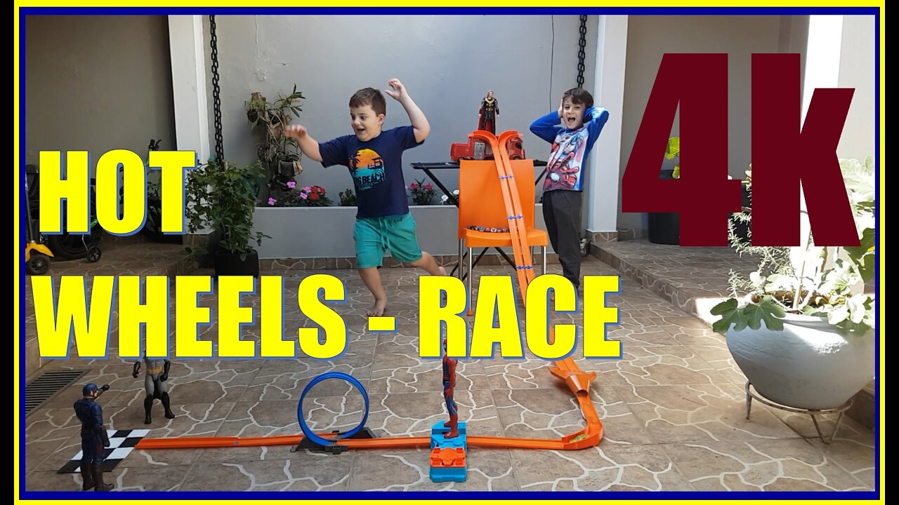 HOT WHEELS racing with lane funnel-Corrida HOT WHEELS, com propulsor, LOOPING e AFUNILADOR de pistas