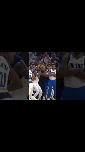 Huge block by Draymond