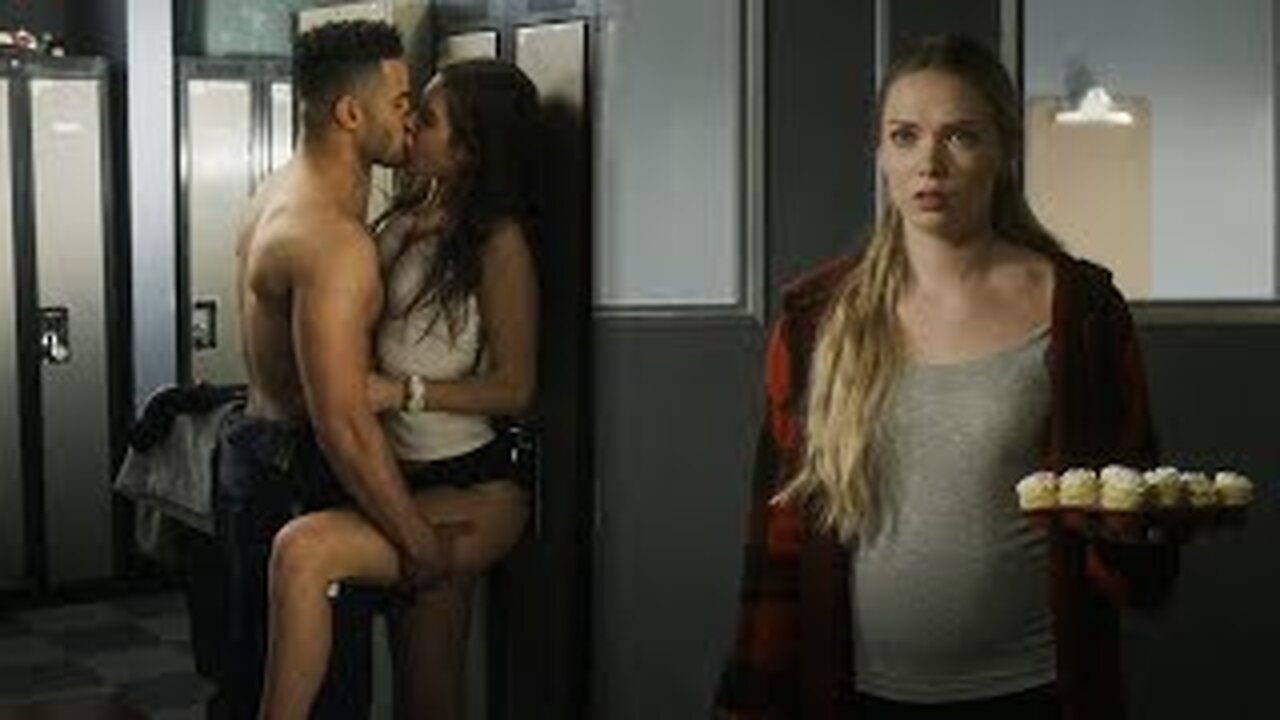 Hayley and Bodie vs Madison "Adultery" Hot Kissing - SkyMed season 1