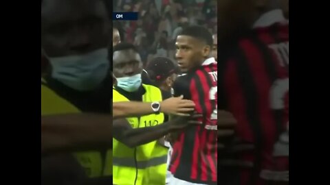 Cenas lamentáveis da invasão de torcida no campeonato francês #shorts