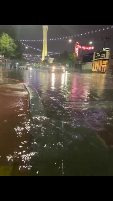 Severe Thunderstorm Warning in effect for Las Vegas by National Weather Service