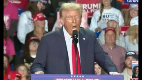 OMG Trump makes FATAL MISTAKE in FINAL MOMENTS of last rally