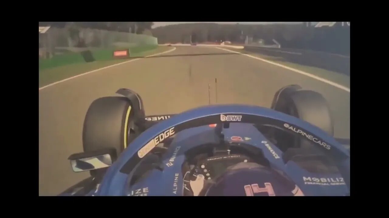 Alonso waves to Sir Lewis Hamilton after he retires from the #BelgianGP