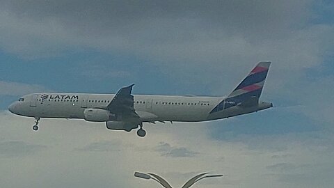 Airbus A321 PT-MXA coming from Guarulhos to Manaus