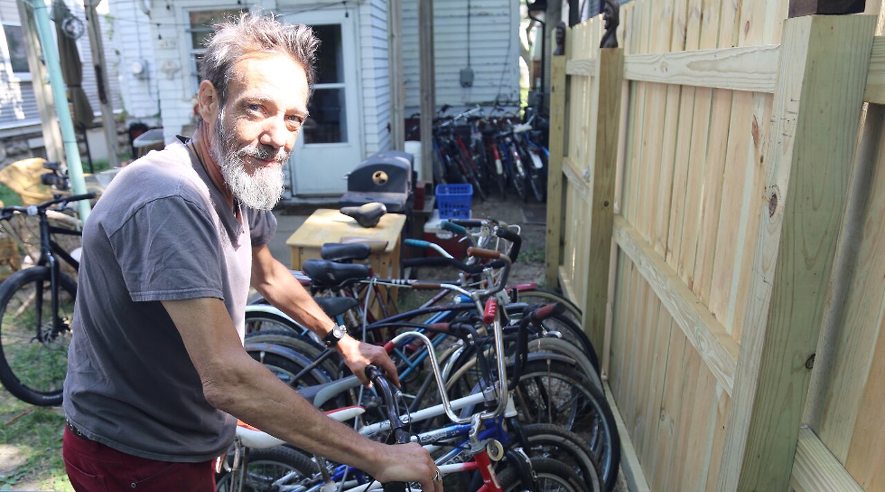 After stage 4 cancer diagnosis, Milwaukee man returns to his passion of fixing bicycles