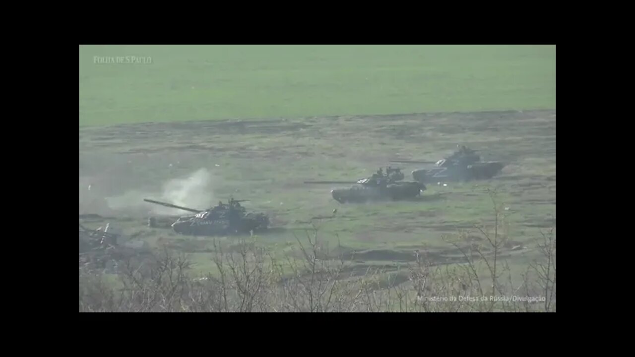 Russian tanks fire on Ukrainian troops WAR SCENES