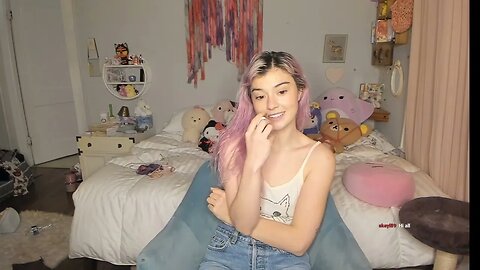 Faelienne (2021-11-29) `~ vampire smoke sesh day 2 - fresh out the shower 🛀 watch me get reddy! ~`
