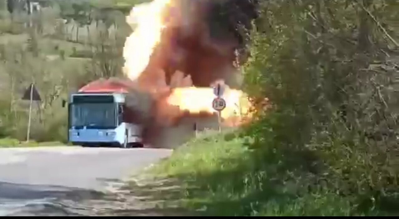 Lithium can kill and it’s very volatile, the future for vehicles 🚗 is hydrogen