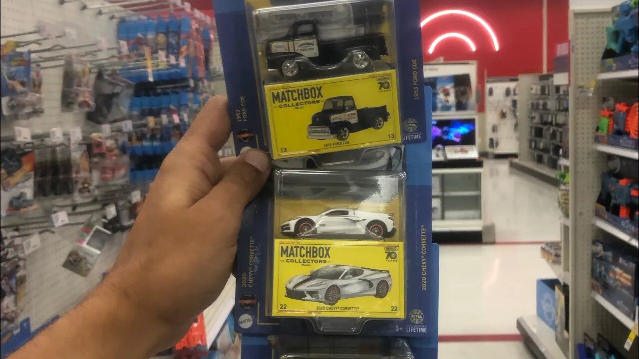 1 minute of Hot Wheels Hunting in the rare toy store collectibles capital of the world