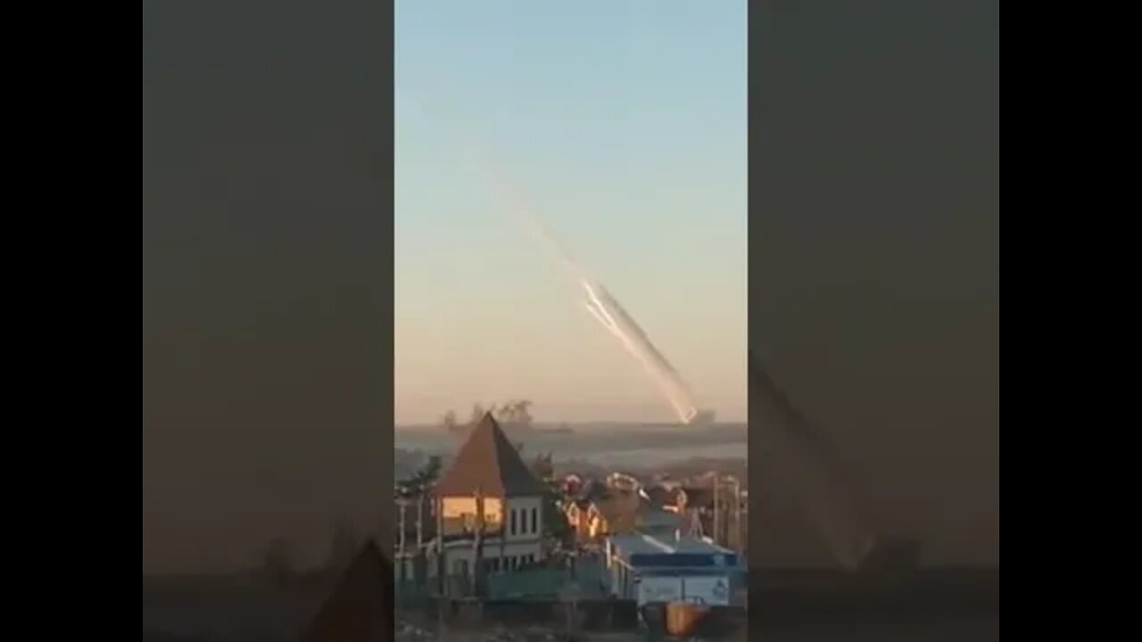 2月24日，俄罗斯多管火箭炮从别尔哥罗德向乌克兰开火。