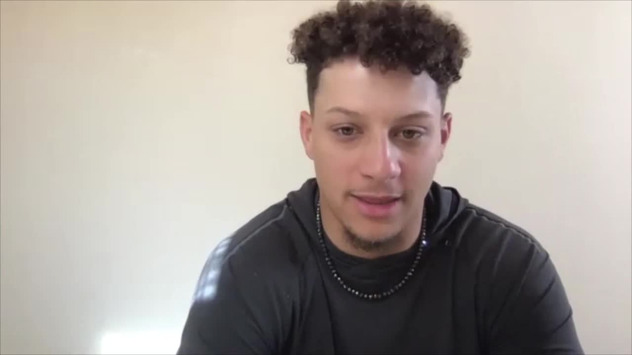 Mahomes being patient awaiting long-term contract