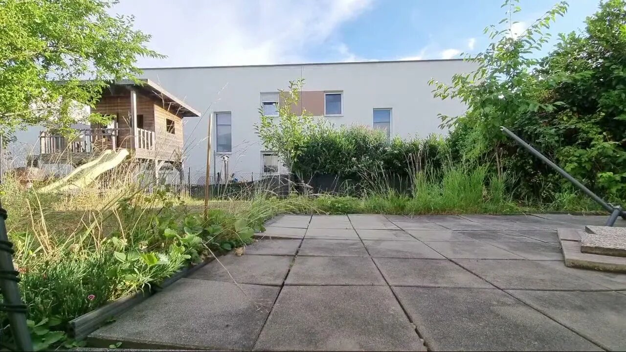 Highlight 5:21:49 – 5:26:49 von Silent Long LIVE for wh update IN THE GARDEN IN VERY BEAUTIFUL WEATH