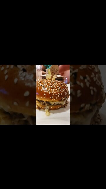 Gordon Ramsay burger 🍔 is legit. #gordonramsay #burger #whiterussian #planethollywood #lasvegas