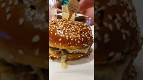 Gordon Ramsay burger 🍔 is legit. #gordonramsay #burger #whiterussian #planethollywood #lasvegas