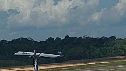 Embraer 195 PR-AXI takeoff from Manaus to Tefé