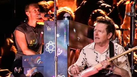 Coldplay (featuring Michael J. Fox) - "Fix You" Live @ Glastonbury