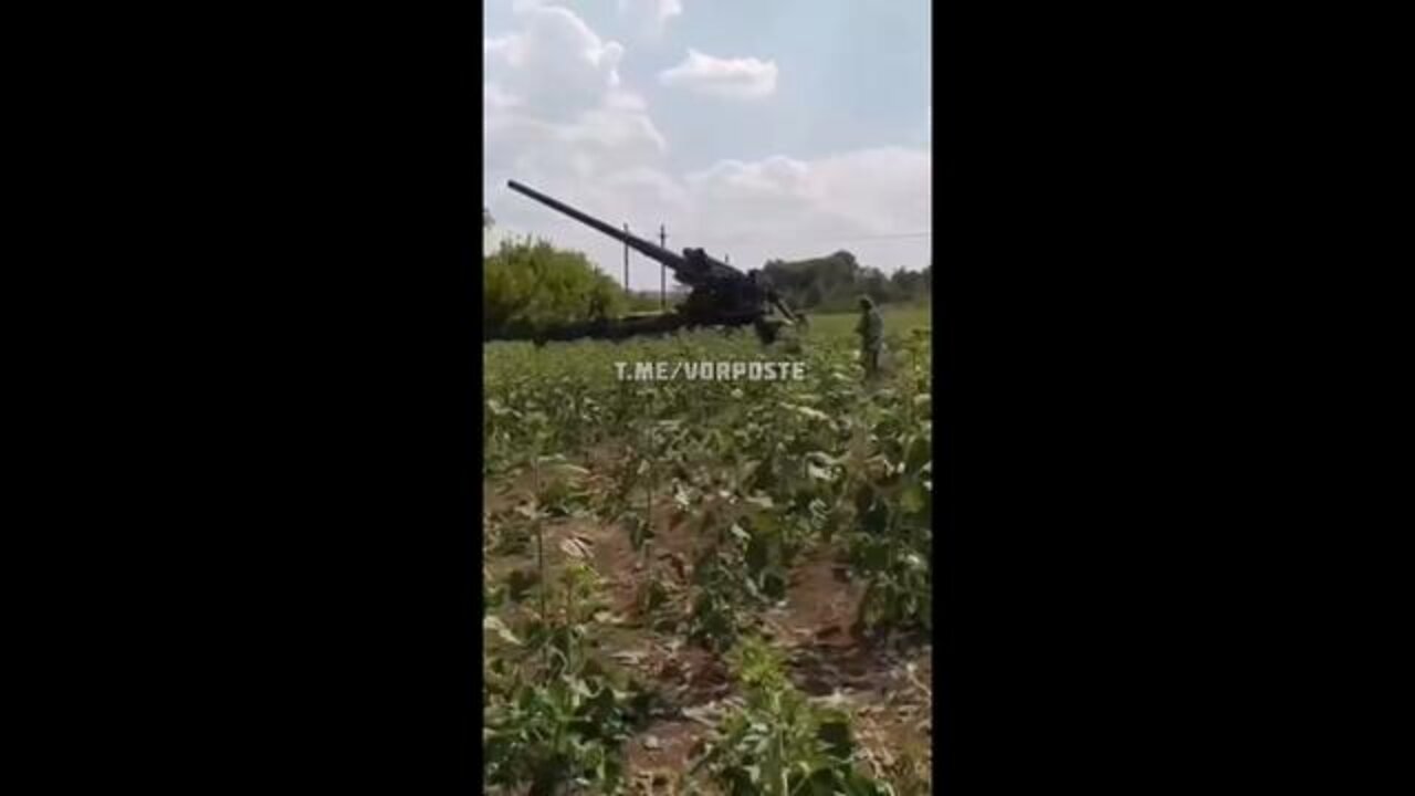 Ukrainian "2S7 Pion" suffered an ammunition detonation within the barrel