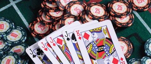 How to play Online poker well