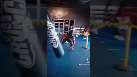 If her mamma wear a bonnet and leggings to the parent teacher conference she belongs to the street👑