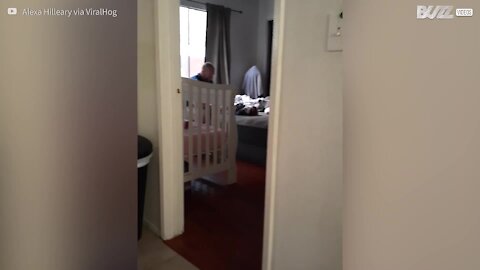 Ce papa nauséeux lors du changement de couche de sa fille