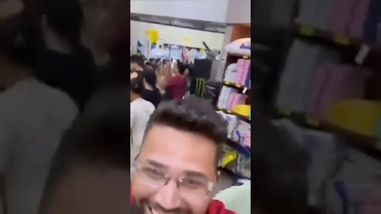 OLHA A CONFUSAO QUE ESSE CARA APRONTOU DENTRO DO SUPERMERCADO #meme #viral #comedia #shorts