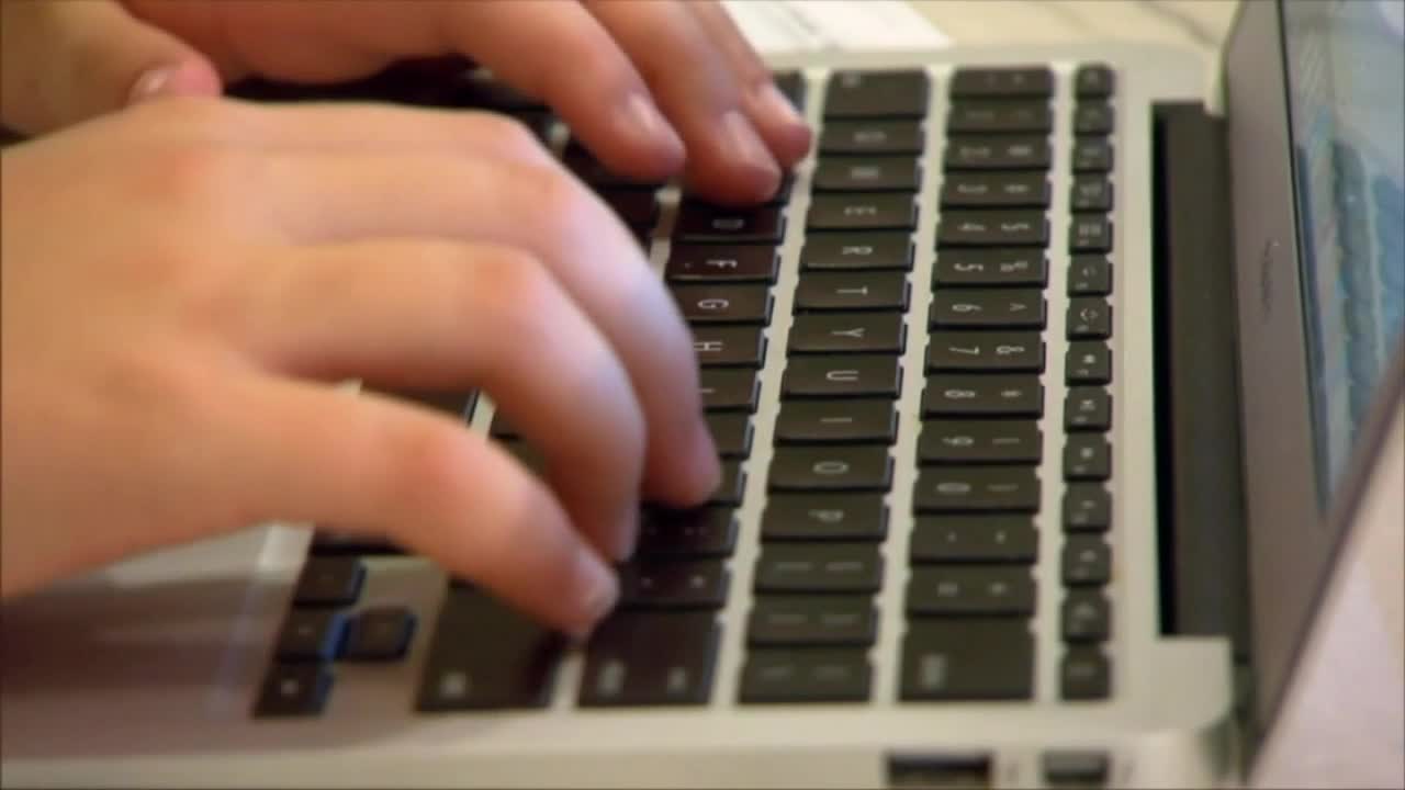 Palm Beach County mother says porn popped up during digital learning session