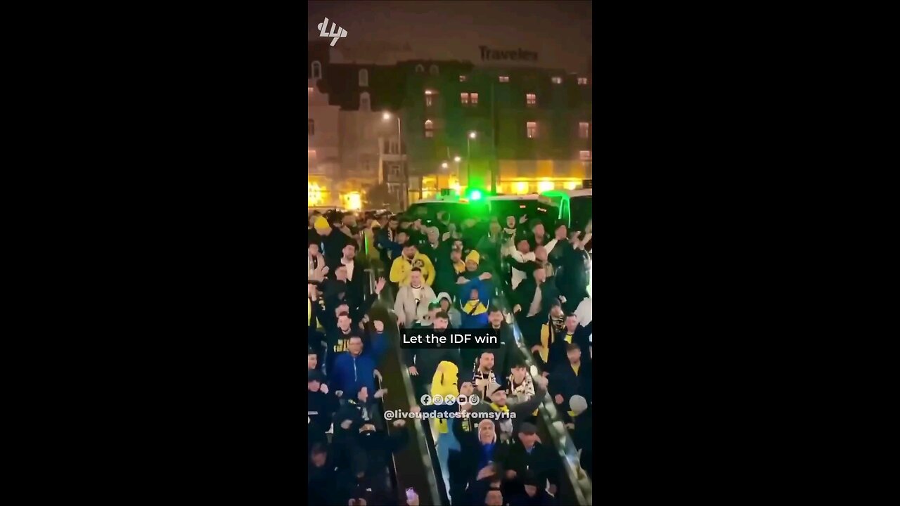 israeli maccabi tel aviv fans get clapped after being racist in Amsterdam