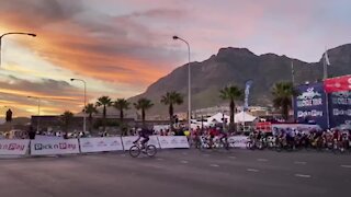 Soiuth Africa - Cape Town - Man, 44, dies after completing Cape Town Cycle Tour (Video) (gXB)