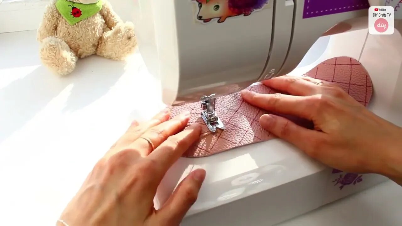 DIY LOVELY POUCH BAG // Zipper Purse Bag Tutorial PU Lather Design