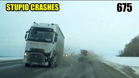Stupid driving mistakes 675 (January 2022 English subtitles)