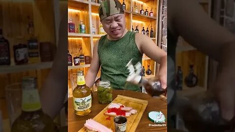 Джеки Чан на старости переключился на мастер–классы по выращиванию печени для фуа–гра.