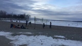 Volleyball et patinage à Brittania