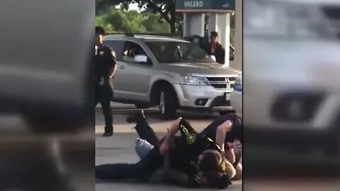#news #securityofficer #houston Uniformed Security Officer refuses to help Police Officer