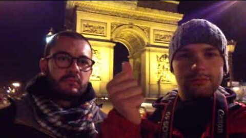 Tourists "teleport" around Paris