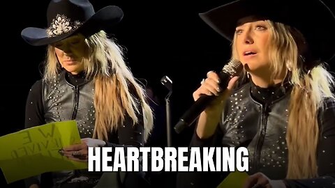 Lainey Wilson Breaks Down in Tears on Stage