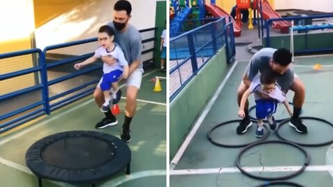 Teacher makes sure student with disability enjoys break time