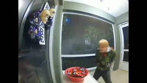 Trick or Treater say's thanks for the candy 🍬🍭