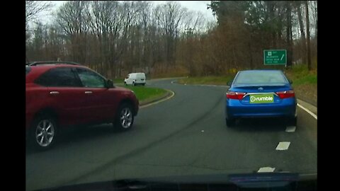 Driver appears to enter Roundabout for the first time
