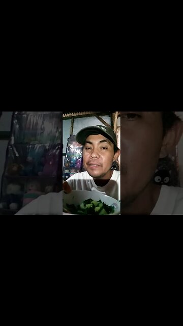 Buka puasa sama sayur daun kelor.